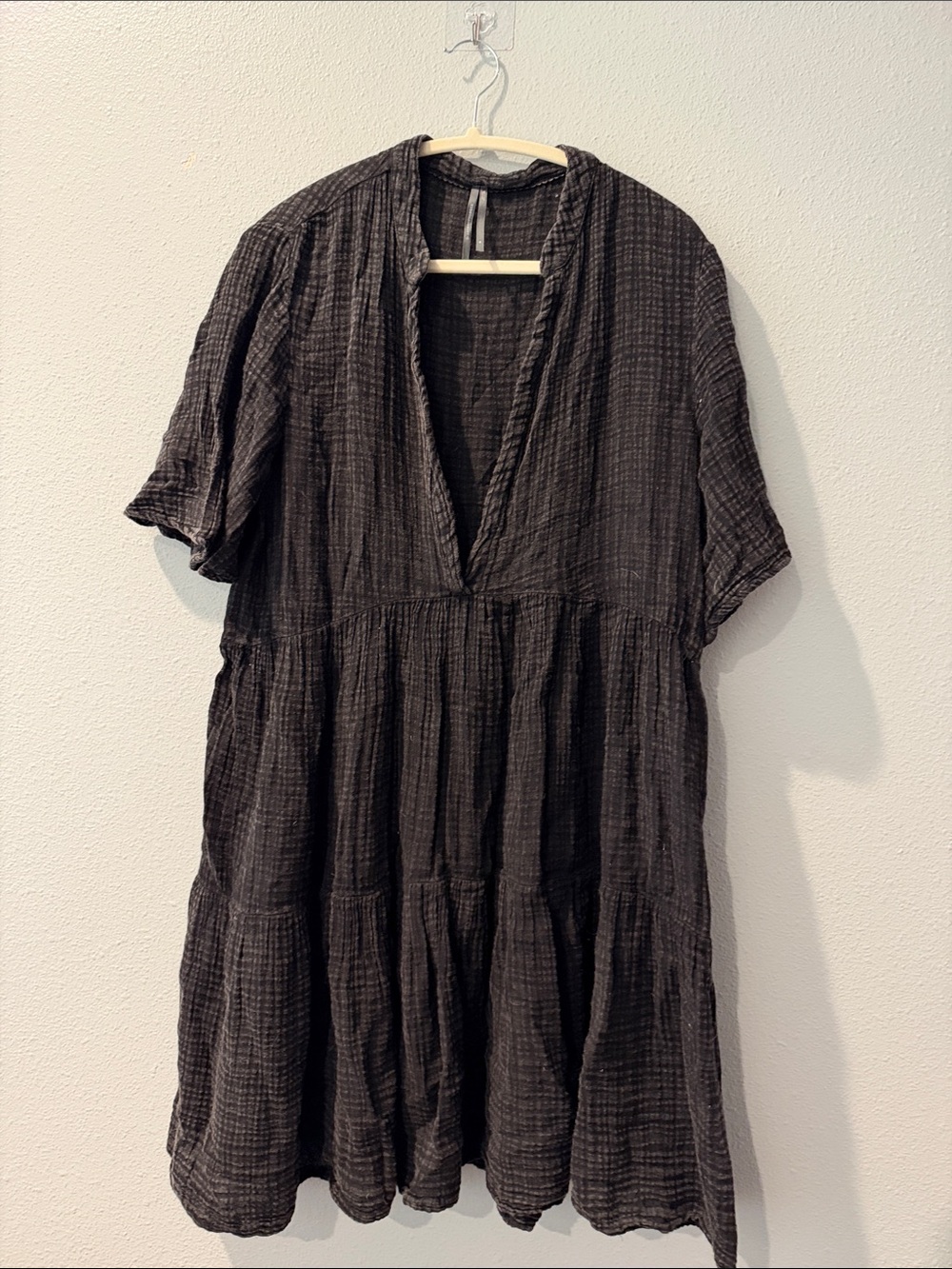 Anthropologie Womenโs Black Crinkle Gauze Tiered Dress